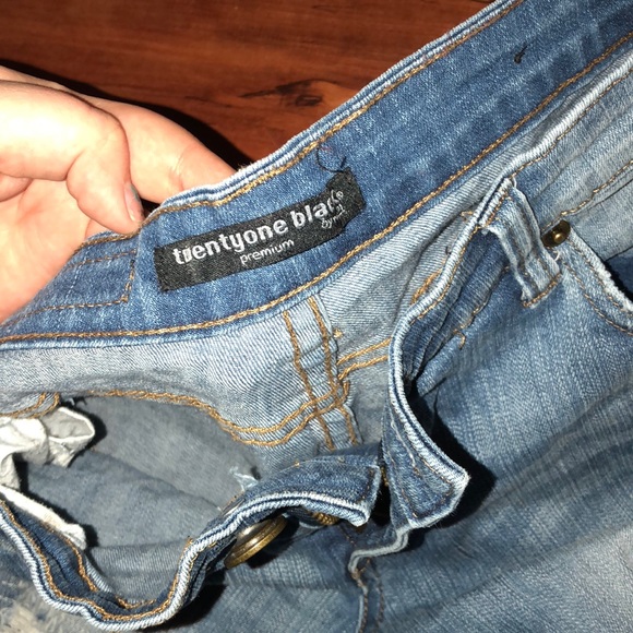 Jeans - Picture 2 of 6